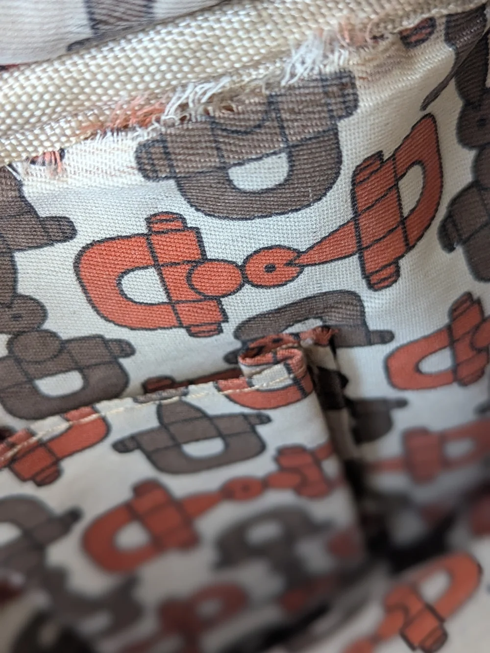 GUCCI GG SUPREME INTERLOCKING G CROSSBODY